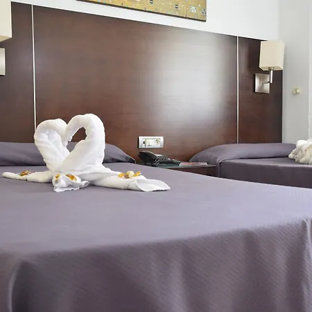 Adonis Pelinor Hotel