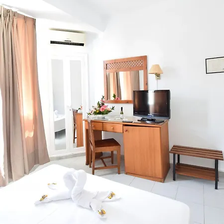 Hotel Adonis Pelinor 2*