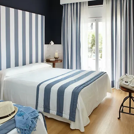 Adonis Pelinor Hotel 2*